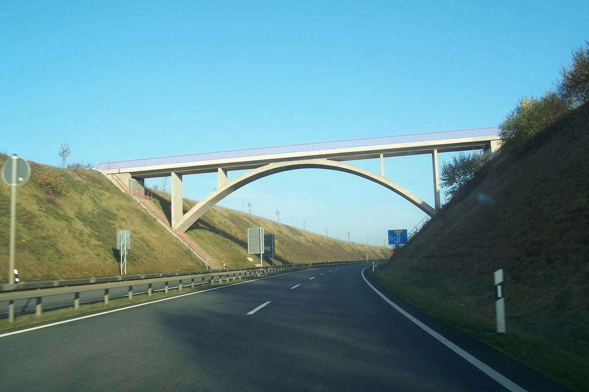 über die Brücke führt ein Wirtschaftsweg über die B247 Nähe Leinefelde 