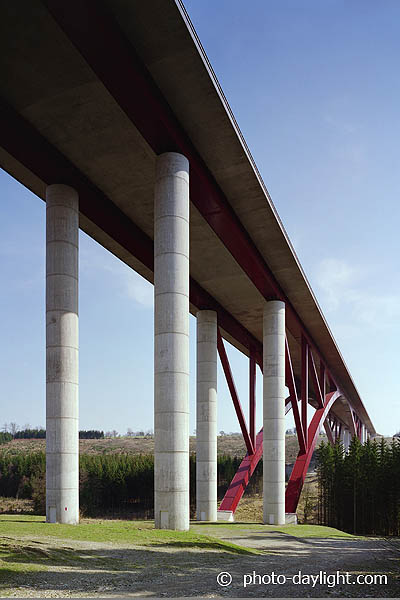 Viaduc de l'Eau Rouge sur l'E42 entre Francorchamps et Malmedyconception: bureau Greisch Viaduc de l'Eau Rouge sur l'E42 entre Francorchamps et Malmedy conception: bureau Greisch