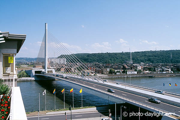 pont du Pays de Liège across the Meuse 