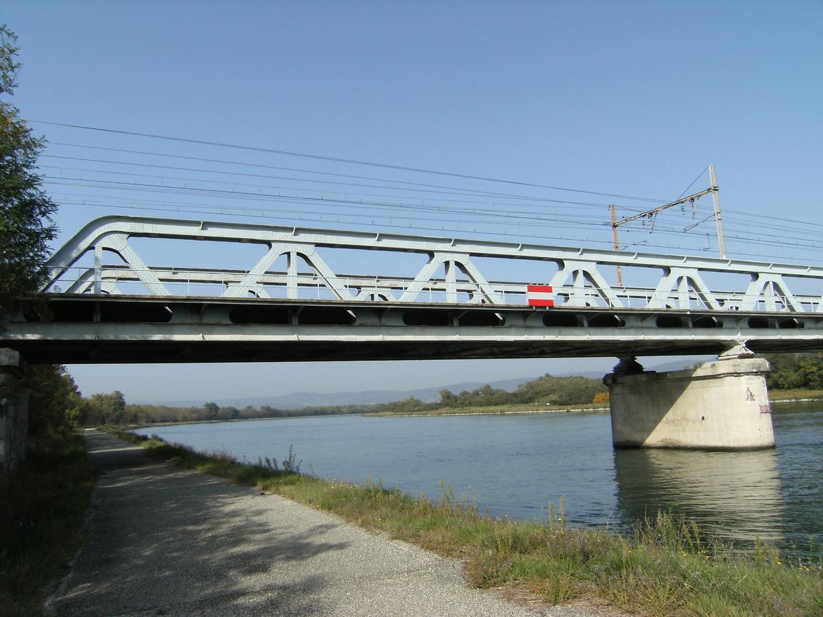 Pont sur le canal de dérivation du Rhône 
