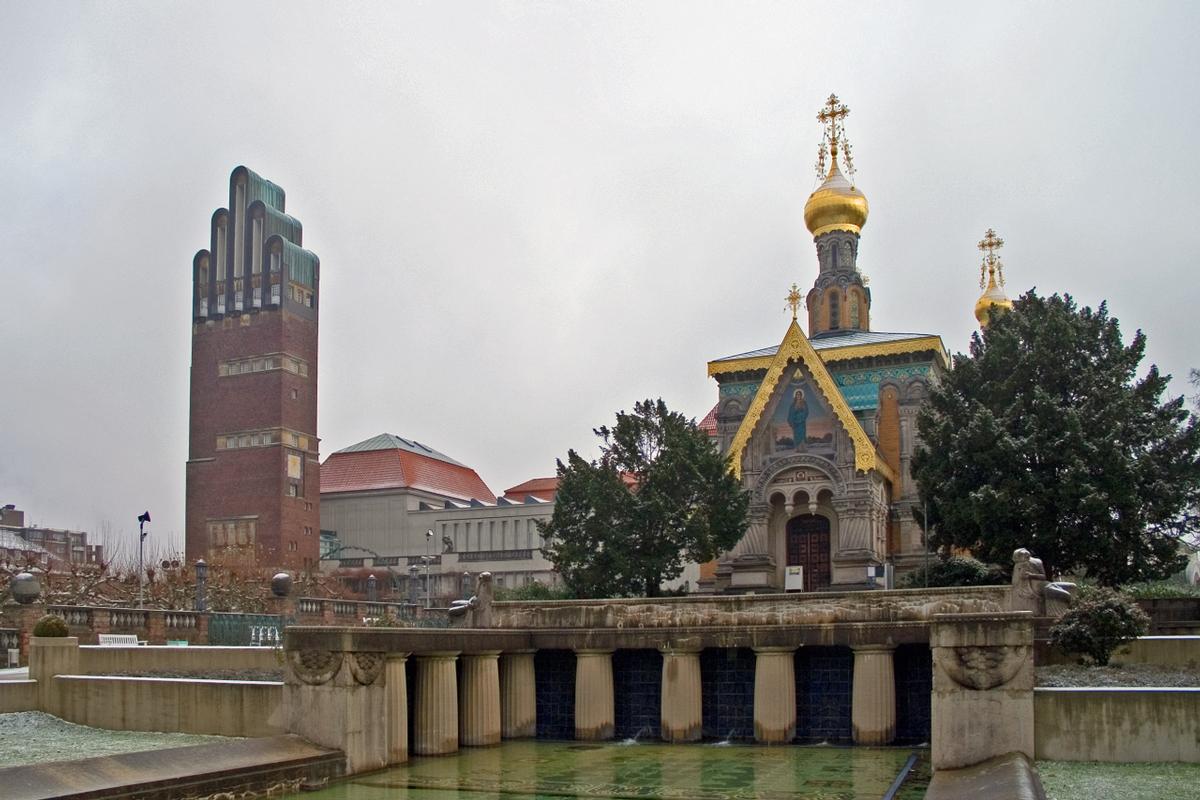 Mathildenhöhe mit Hochzeitsturm (links), Ausstellungsgebäude (mitte) und Russische Kapelle (links) 