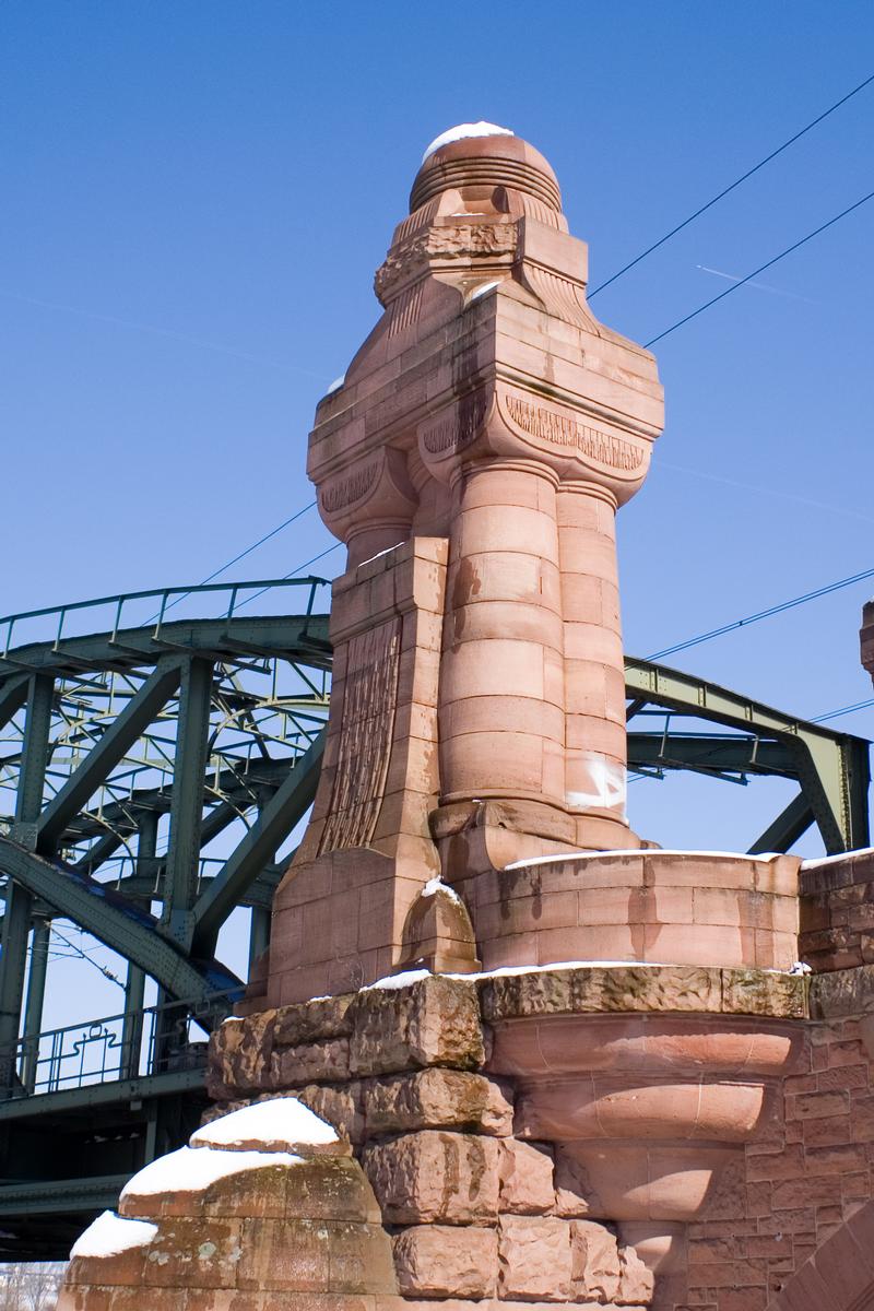 Railroad bridge across the Main 