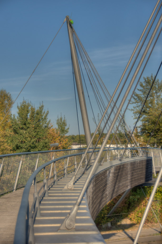 Fuß- und Radwegbrücke zum Park der Sinne 
