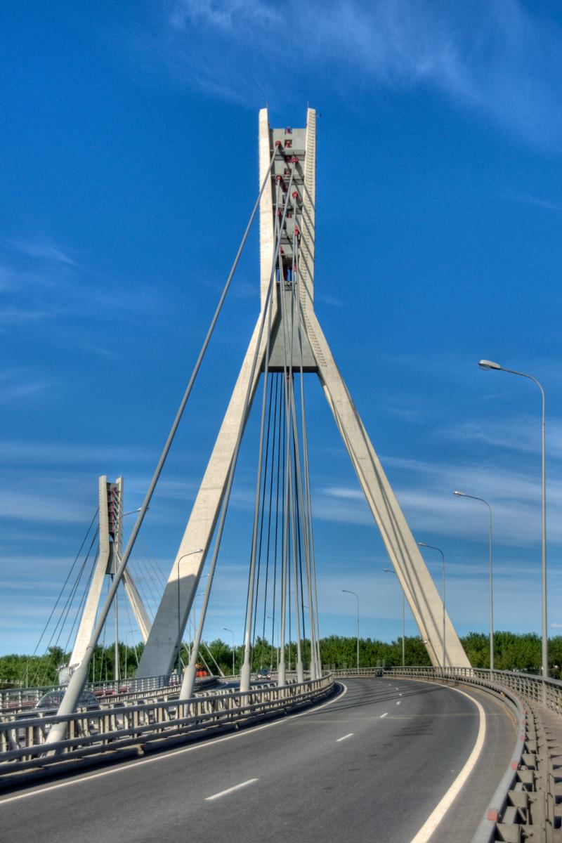 Prospekt Aleksandrovskoy Fermy Brücke 