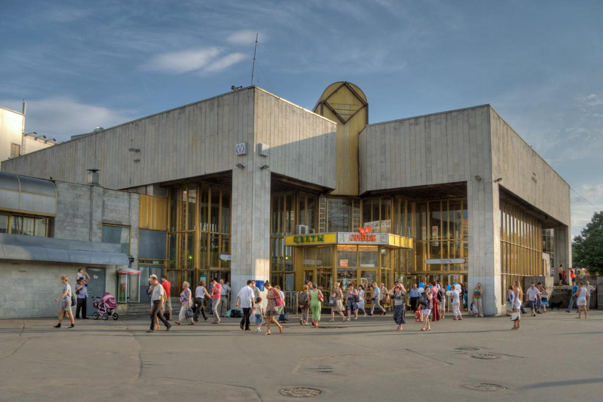 Ozerki Metro Station 