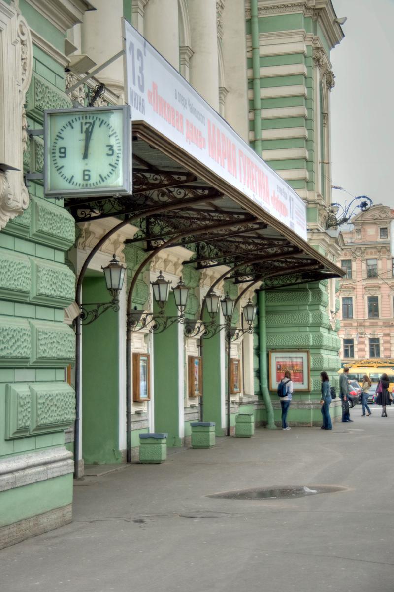 Eingang des Mariinski-Theaters 