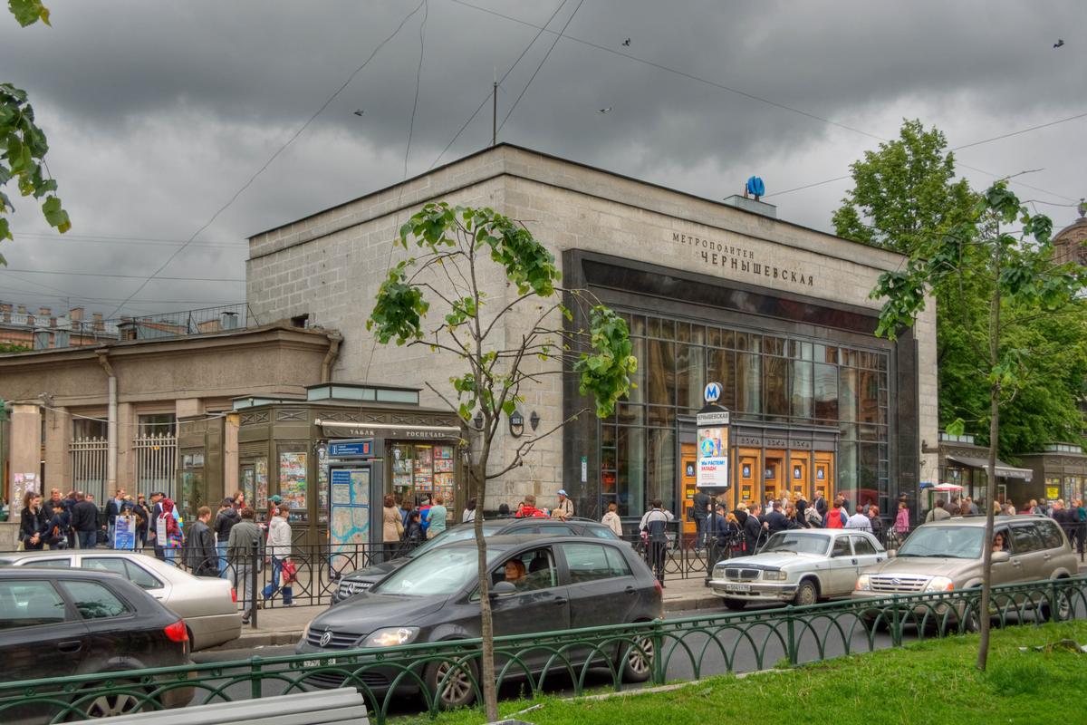 Eingangsgebäude des Metrobahnhofs Tschernyschewskaja 