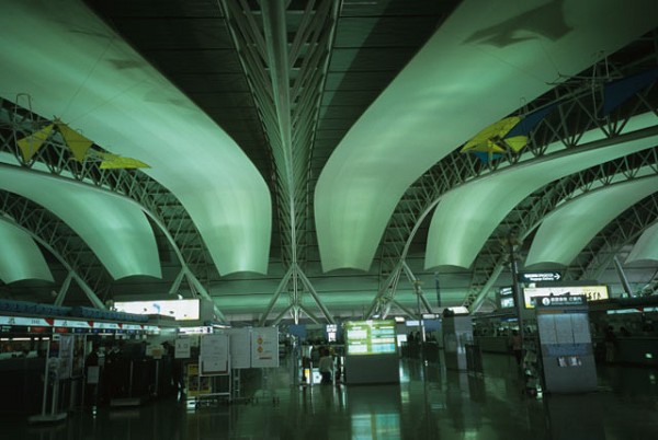 Kansai International Airport Terminal (Osaka, 1994) 