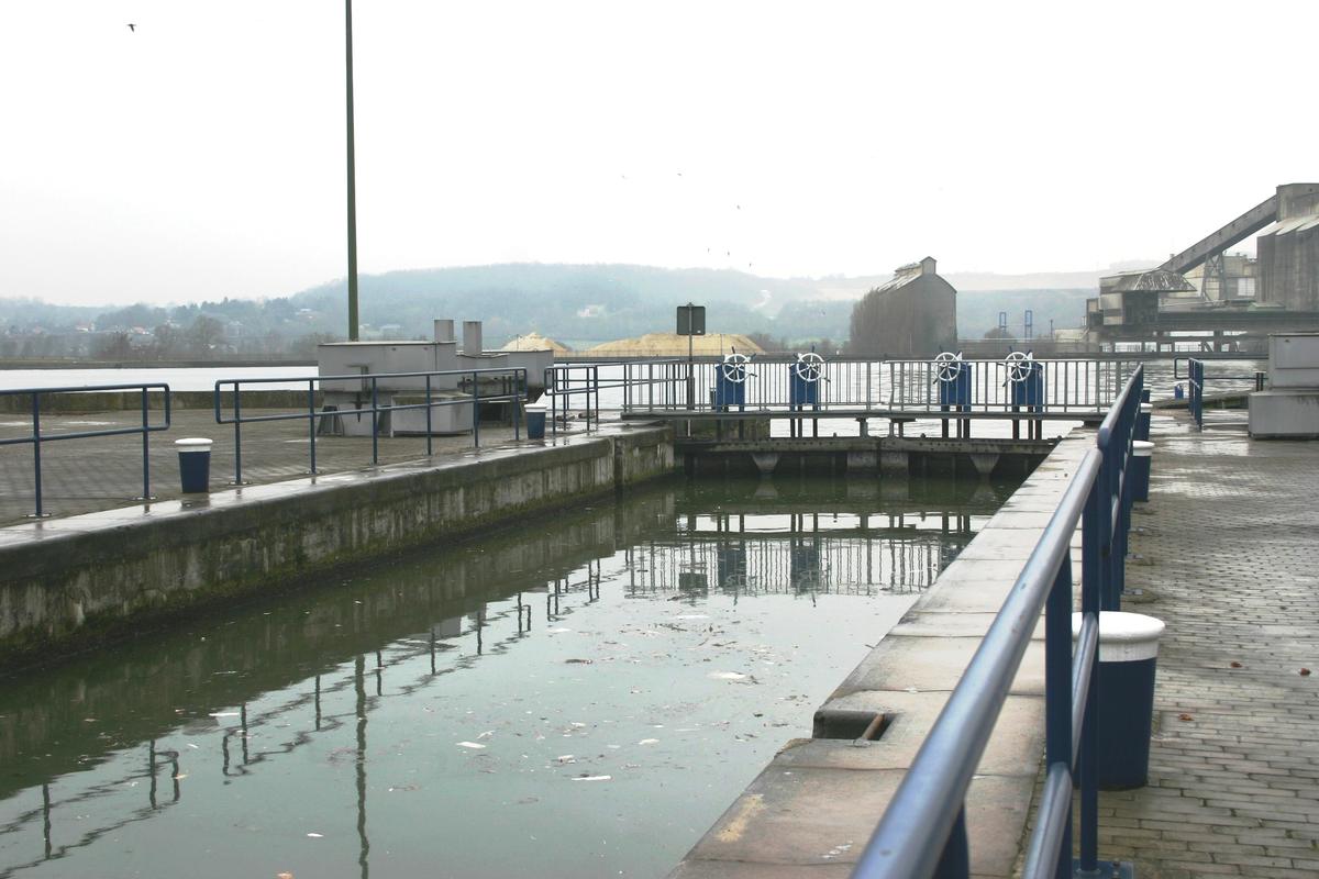 Ecluse de Visé sur le canal de jonction entre la Meuse et le Canal Albert 