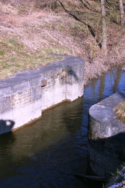 Ecluse N° 16 de Embierir près de Chanxe vestiges d'un barrage mobile 