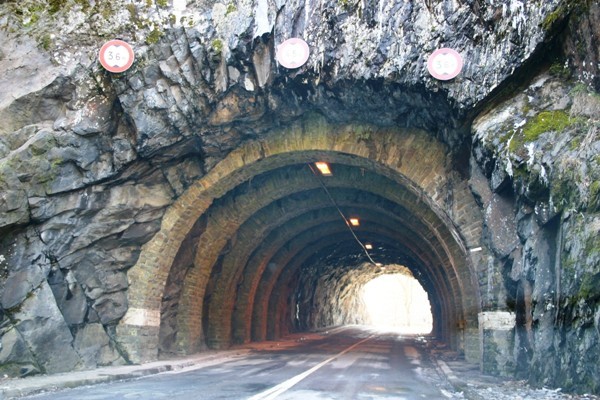 Der Tunnel gesehen in Richtung Esch-Sauer 