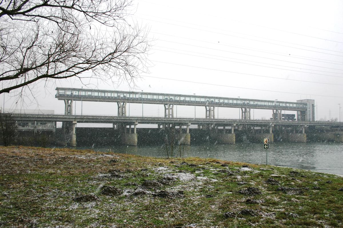 Staudamm & Brücke in Lixhe 