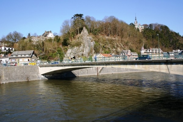 Die Brücke von Esneux gesehen von flussabwärts linkes Ufer 