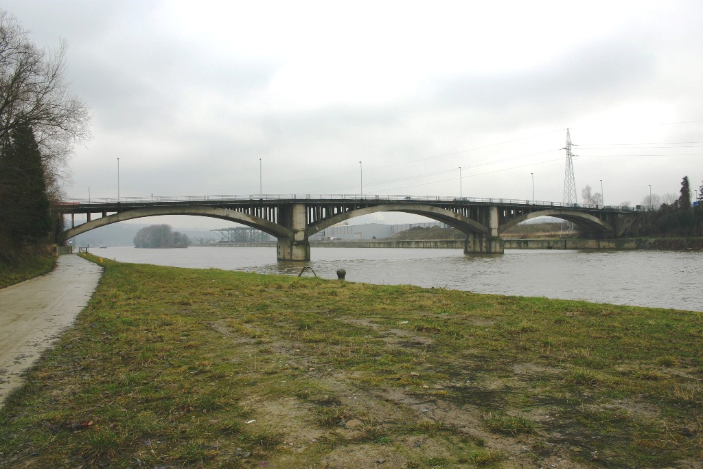 Maasbrücke Ombret 