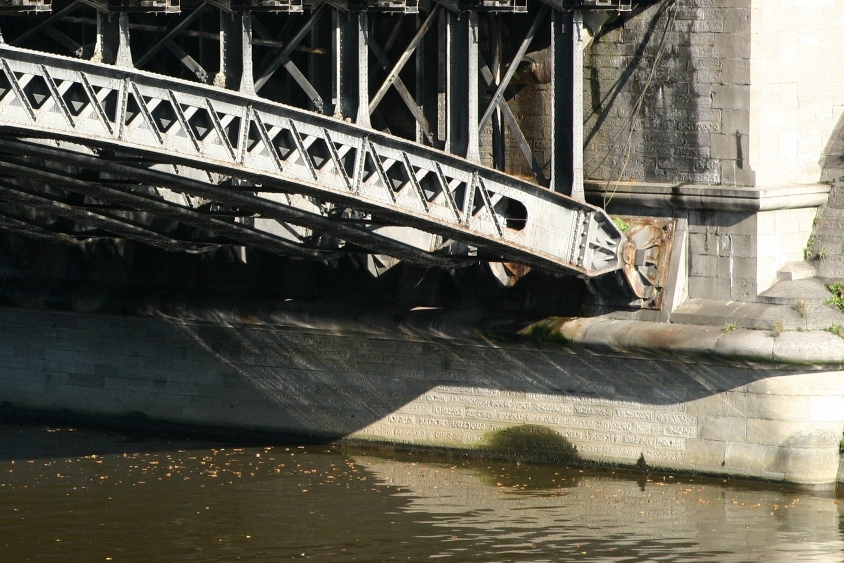 Pont de Fétinne: Rechtes Widerlager mit Gelenk 
