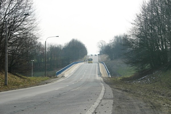 Pont de la Nationale 627 sur la E 40 et la Tranchée couverte LGV près de Herve 