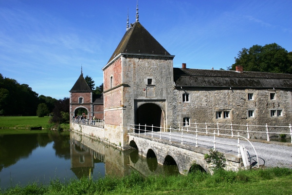 Brücke zum Schloss Barvaux 