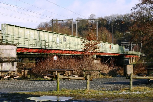 Pont ferroviaire sur l'Ourthe entre Souverain-Pré et Poulseur vu de la rive droite aval 