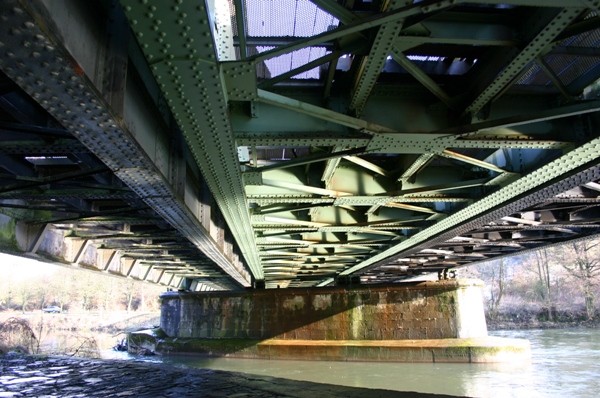 Pont ferroviaire sur l'Ourthe entre Souverain-Pré et Poulseur vue du tablier 