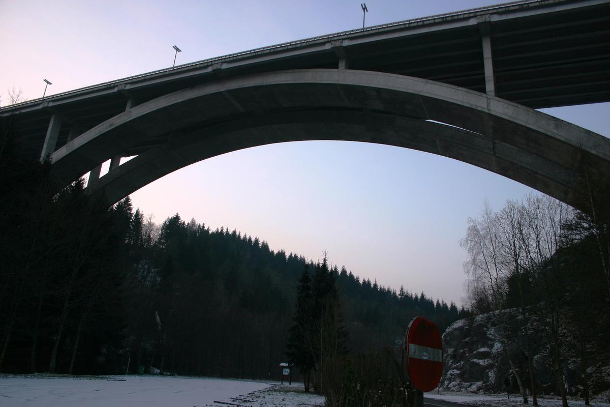 Talbrücke Houffalize 