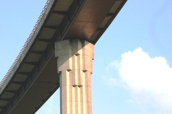 Die Chiers Talbrücke in Réhon 