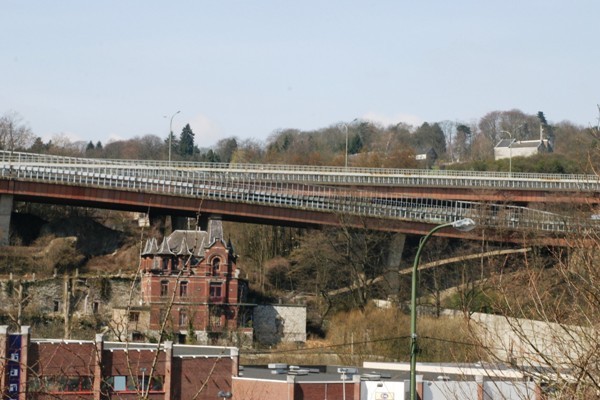 Viadukt von Lambermont, Auffahrt aus Richtung Battice und rechts im Bild Ausfahrt nach Verviers kommend aus Richtung St.Vith 