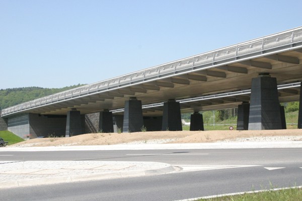 Viadukt von Lorentzweiler Teilansicht der Pfeiler und der Decke 