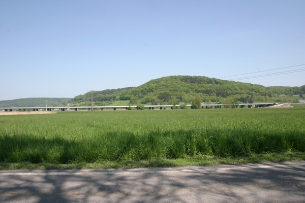 Viaduc de Lorentzweiler vu dans la vallée de l'Alzette d'en amont 