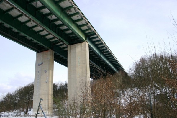 Le Viaduc des Croupets du Moulin portant la E 42 (Sart, Liège, Wallonie, Belgique) 