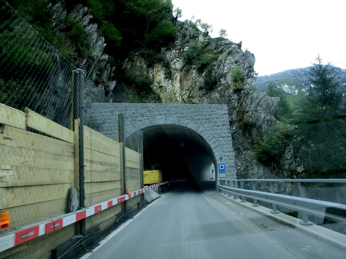 Caschlatsch Tunnel southern portal 