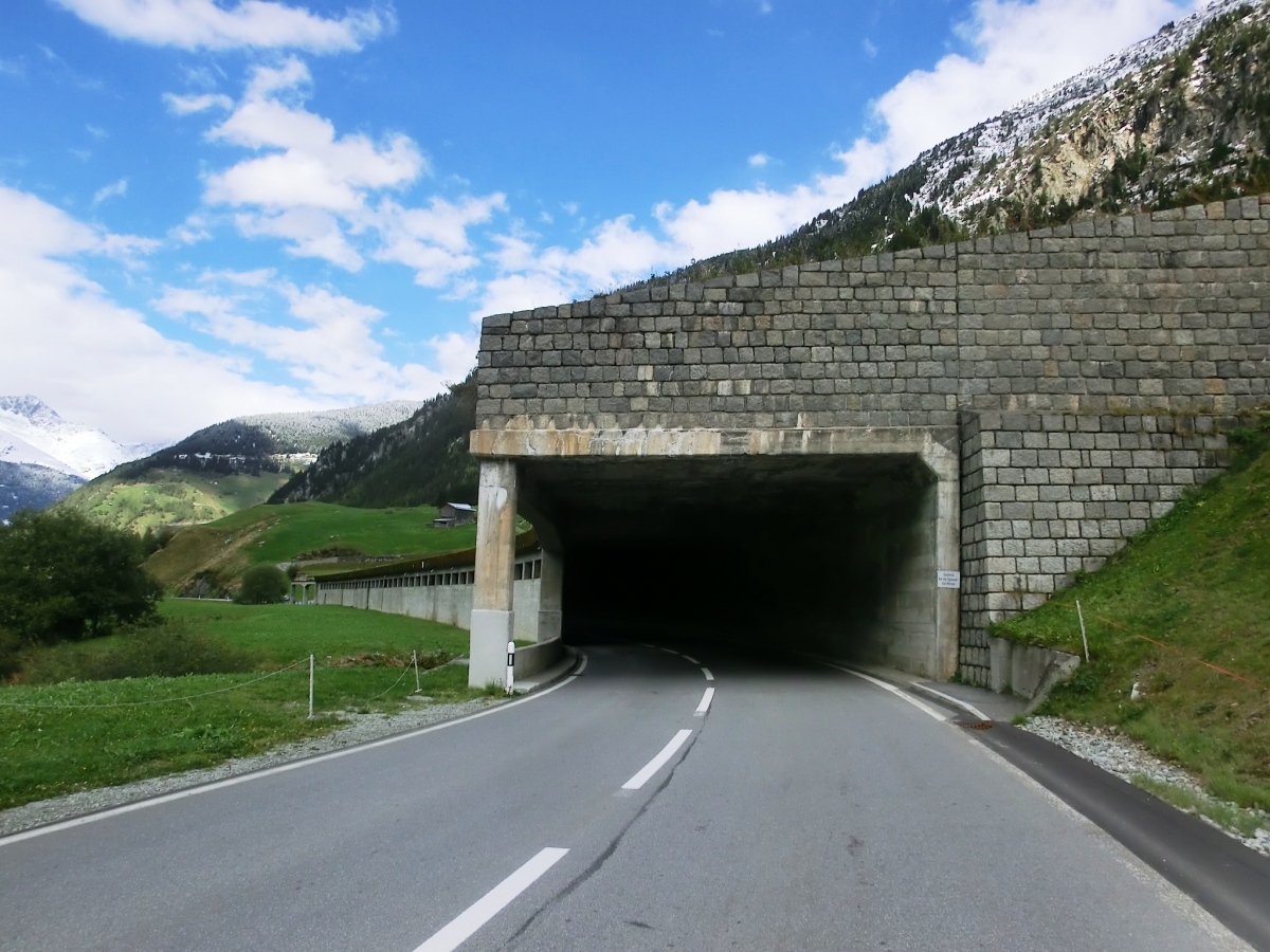 Val da Tgauras-Val Perver Tunnel southern portal 