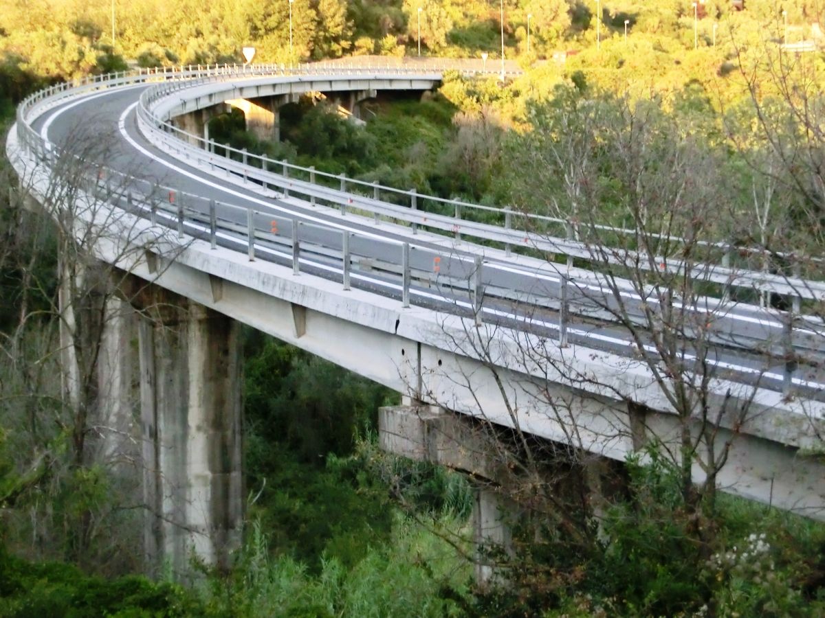 Talbrücke Svincolo Massarosa 