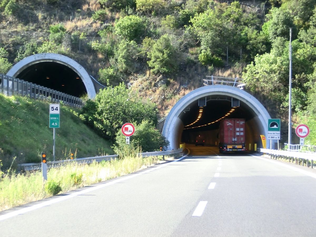 Croce dei Tozzi Tunnel eastern portals 
