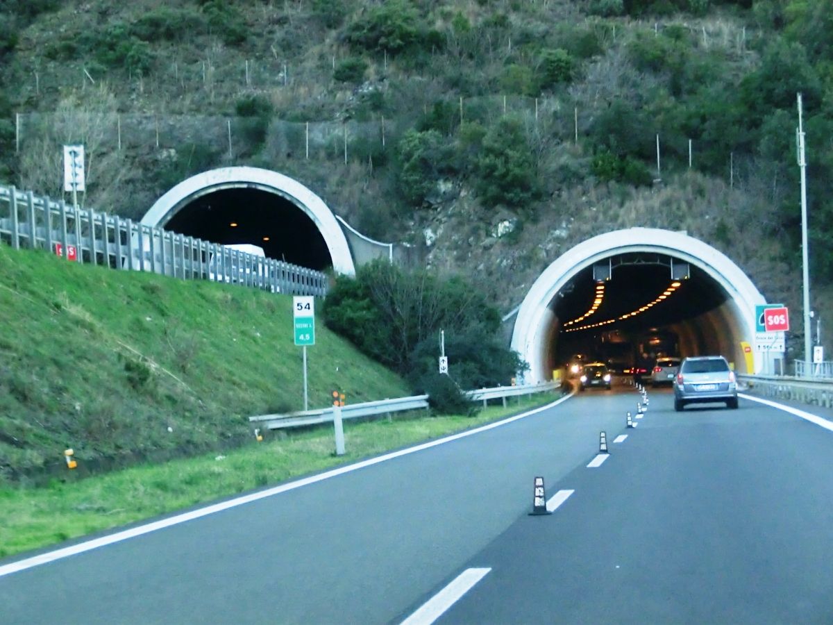 Croce dei Tozzi Tunnel western portals 