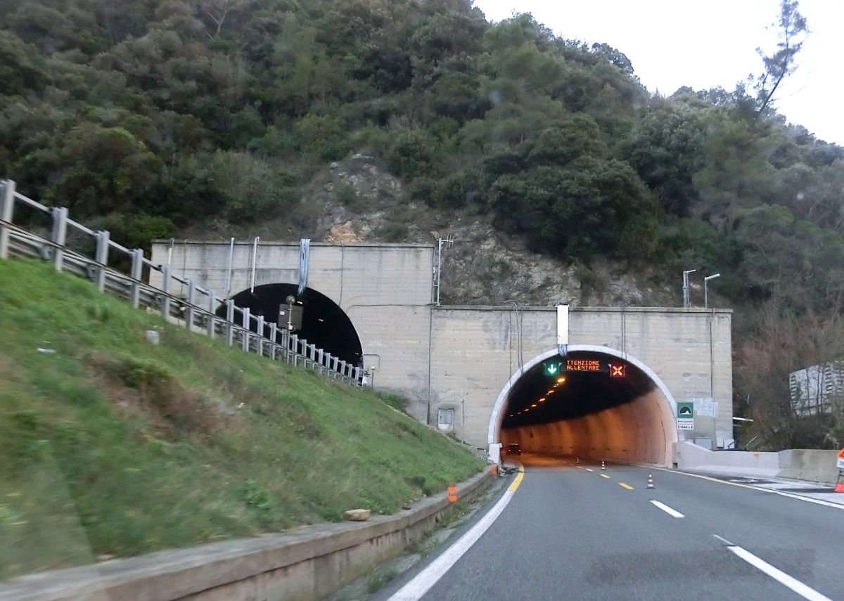 Monte Castelletti Tunnel western portals 