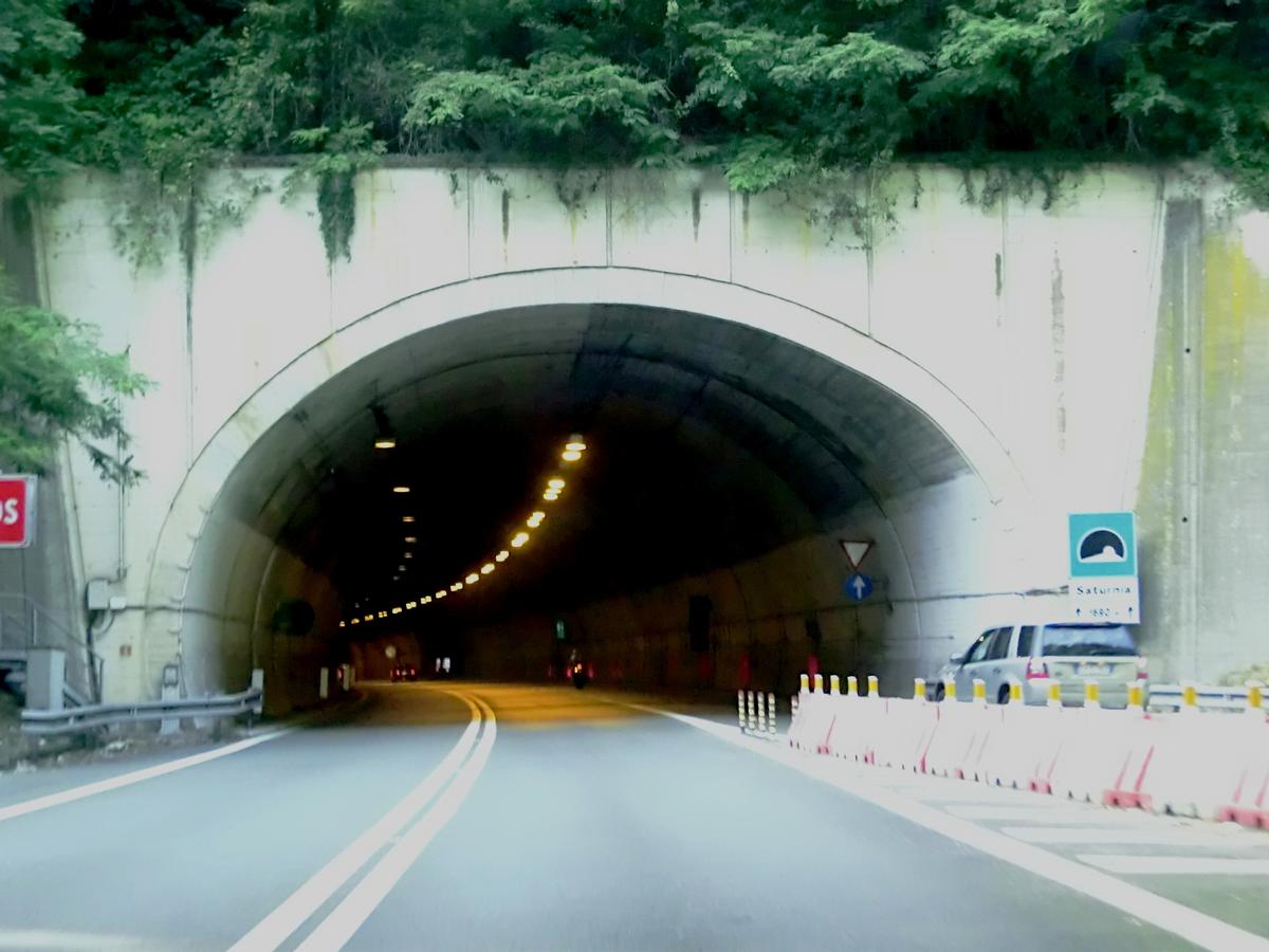 Saturnia-Tunnel 