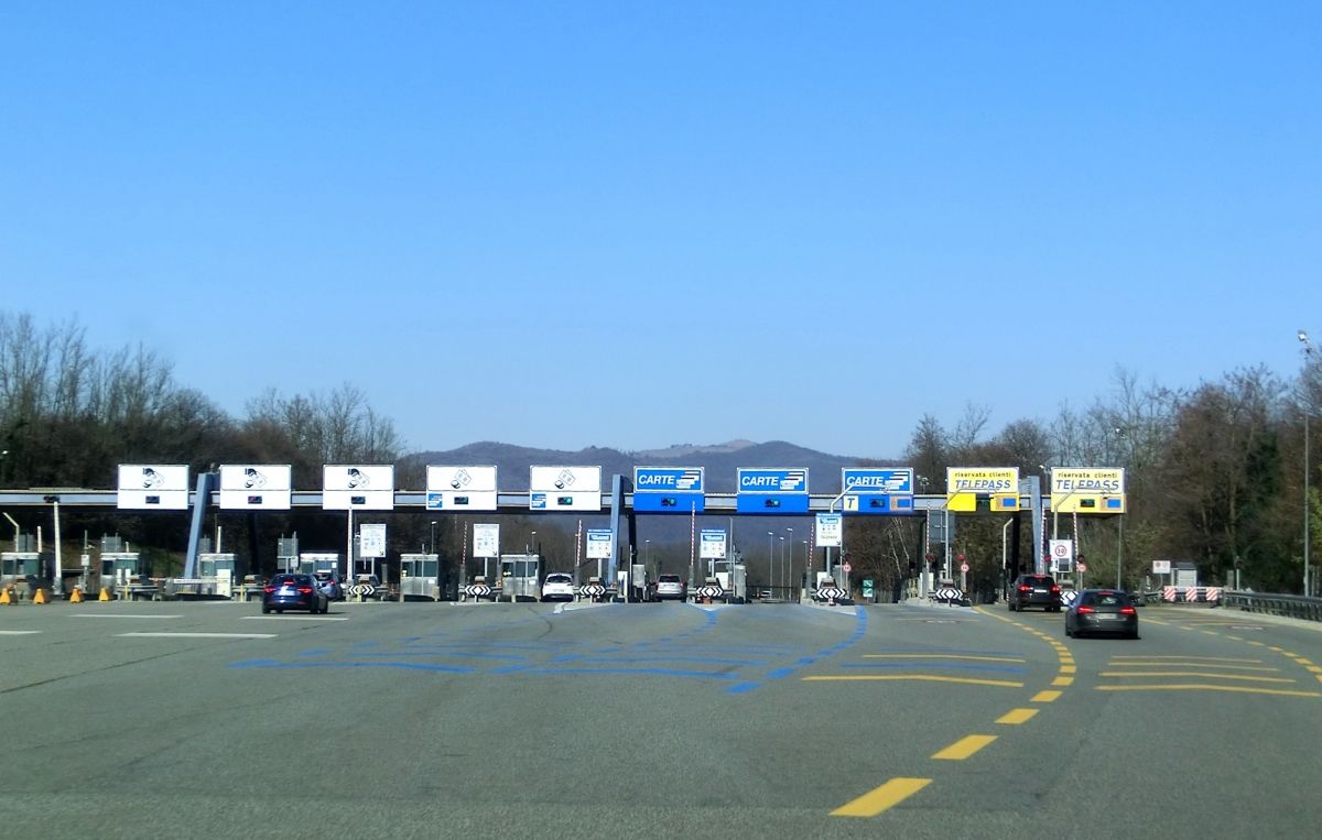 A 26 Motorway (Italy) at Lago Maggiore toll station 