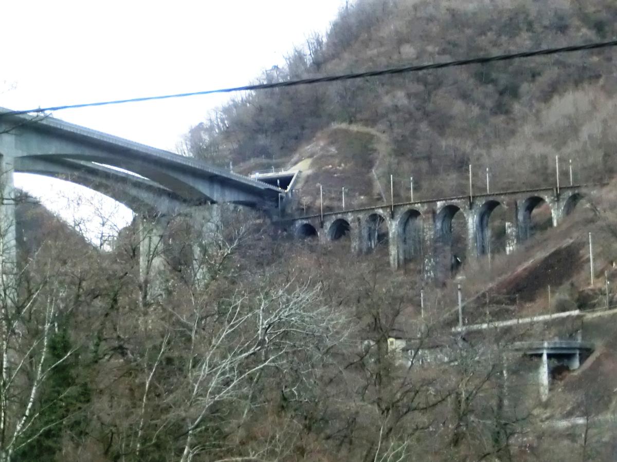 Biaschina Viaduct and Biaschina Tunnel southern portal. On the right, Pianotondo Bridge 