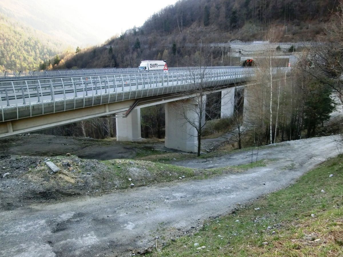 Rio Ponté Viaduct and, at the end, Serre la Voute Tunnel eastern portals 