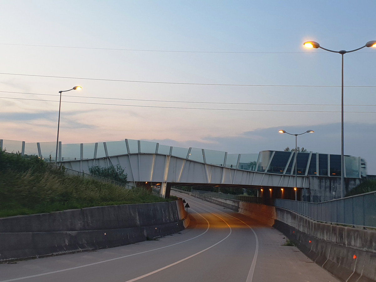 Pont autoroutier sur le Canale Taglio 