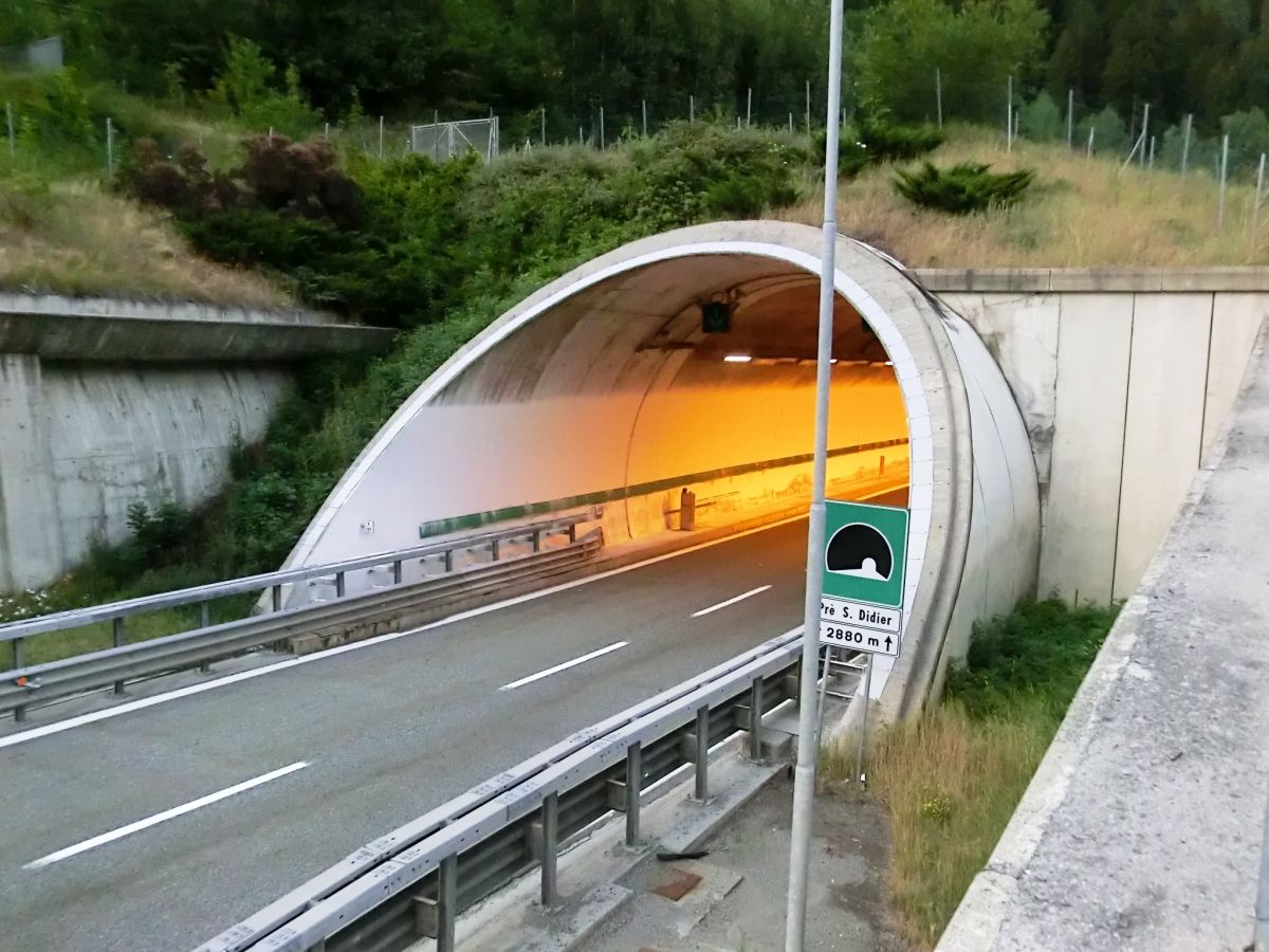 Prè Saint Didier Tunnel southbound tube western portal 