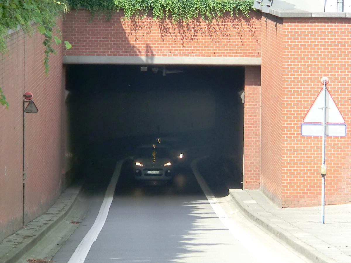 Tunnel de Cointe eastern portal of Marche-Seraing exit ramp 