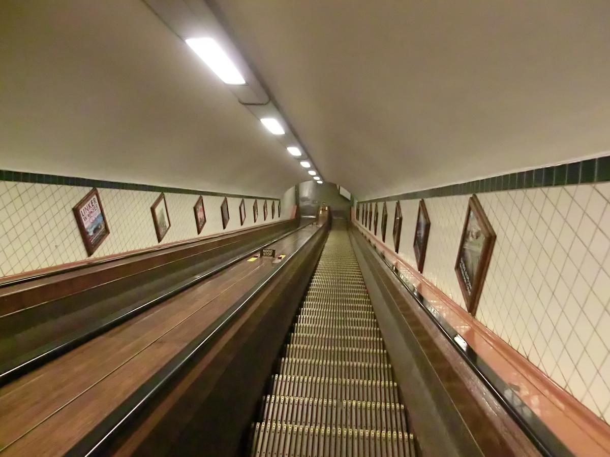 Sint-Annatunnel, wooden escalator, second ramp 