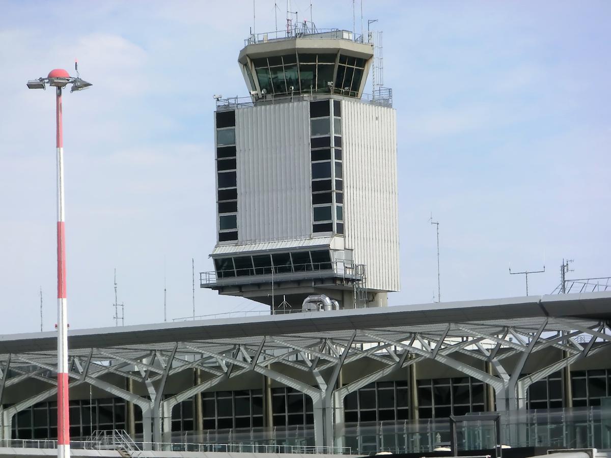 Mulhouse-Basel Airport, control tower 