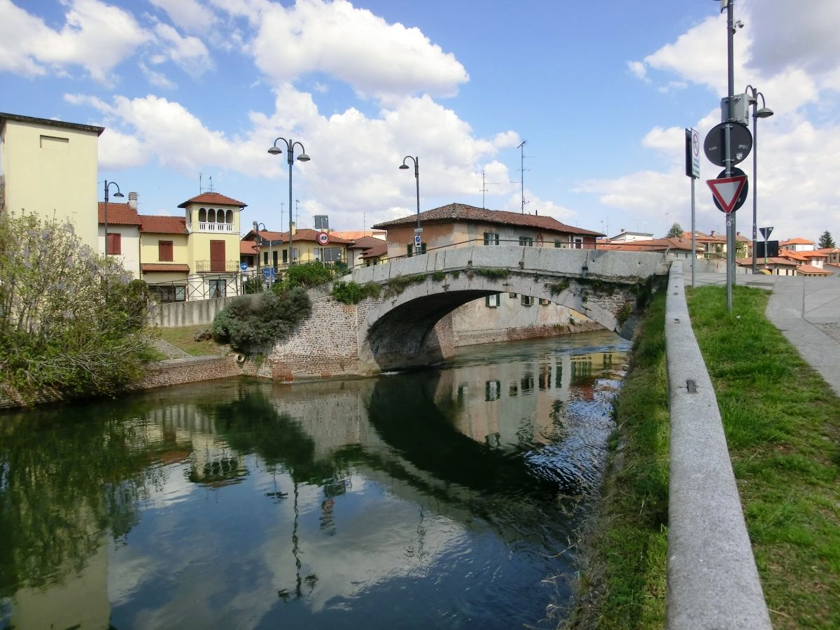 Bernate Bridge across Naviglio Grande 