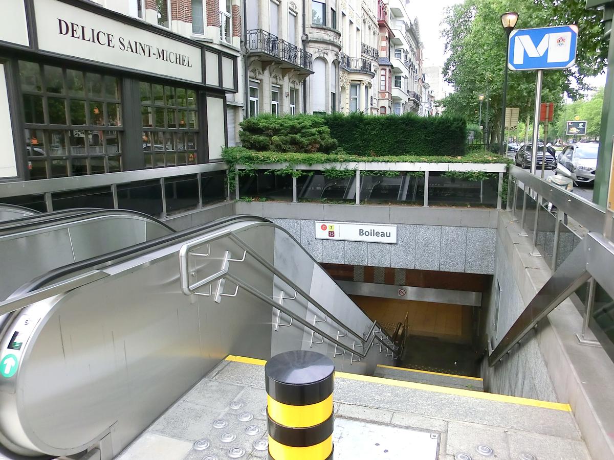 Boileau Premetro Station access 