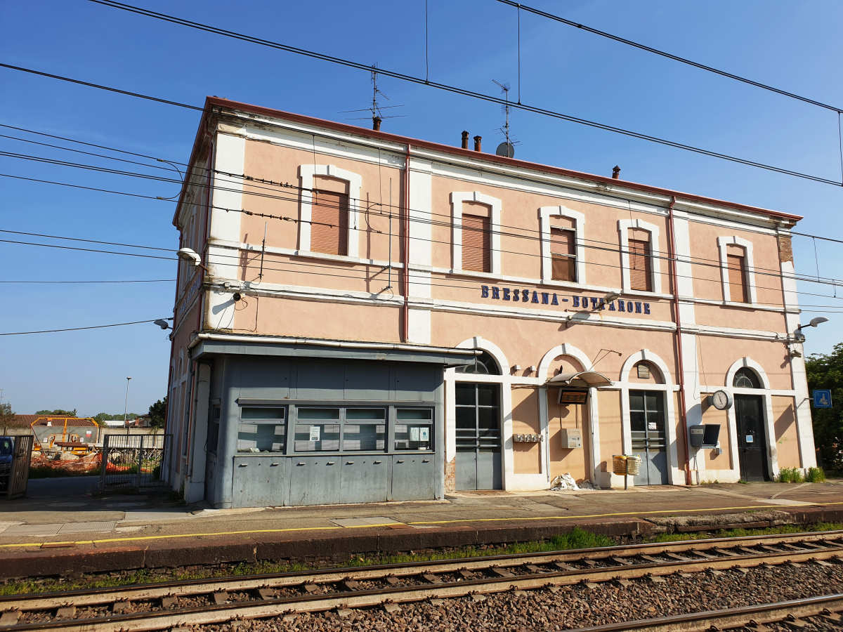 Bressana Bottarone Station 
