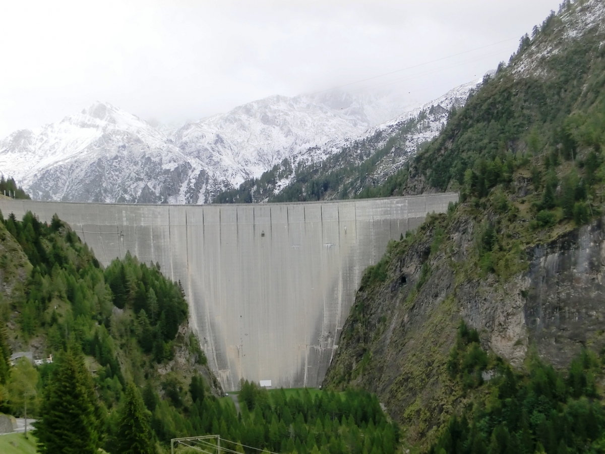 Luzzone Dam 