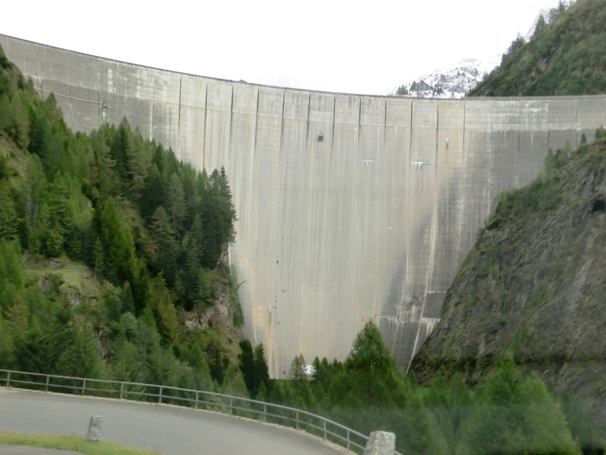 Luzzone Dam 