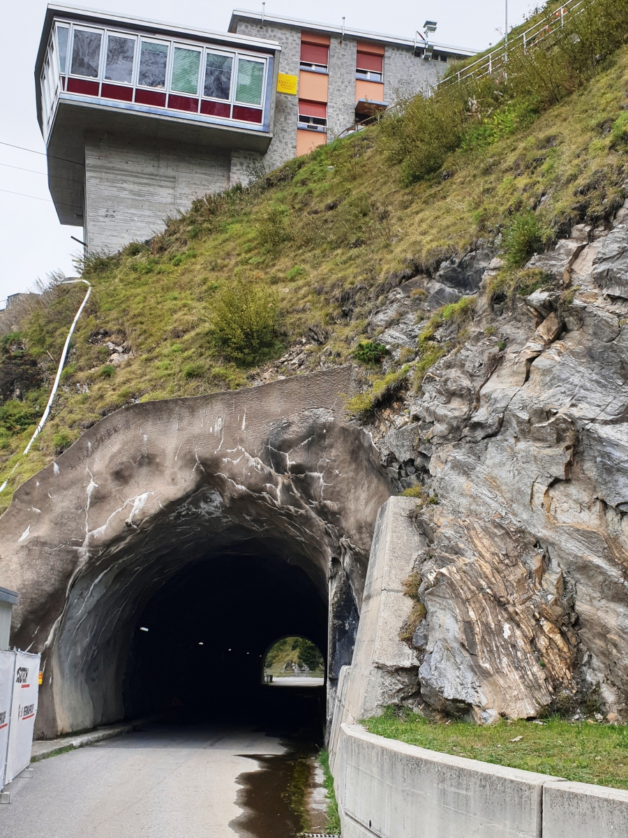 Luzzone I Tunnel eastern portal 
